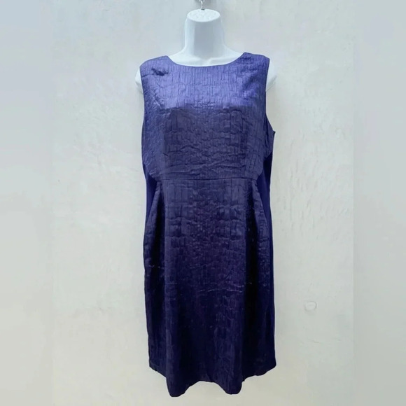 Tahari || Textured Satin Sheath Dress in Dark Purple Midi Length Size 12 Petite - Picture 1 of 7